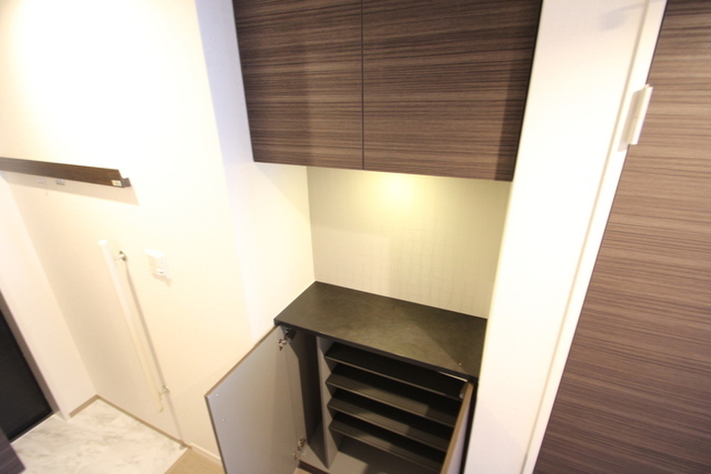 (22/28) 玄関