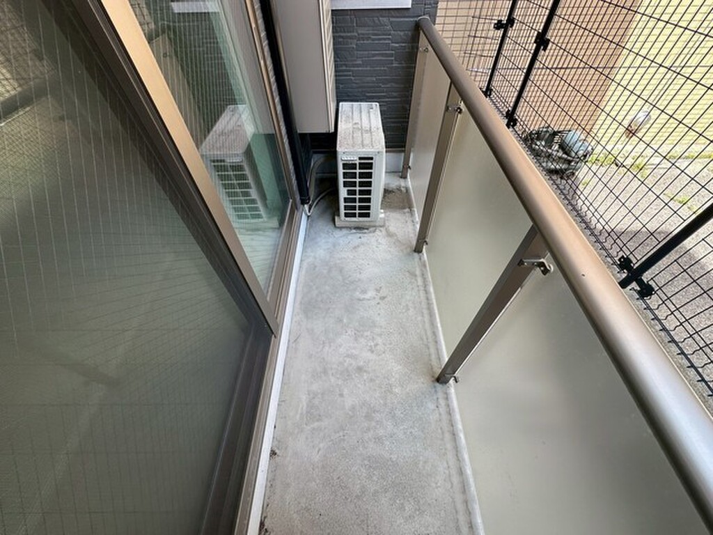 (13/25) バルコニー