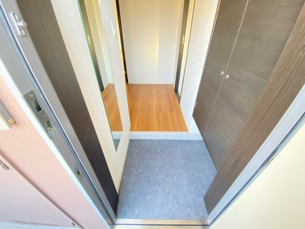 (7/18) 玄関 (7/18) 玄関