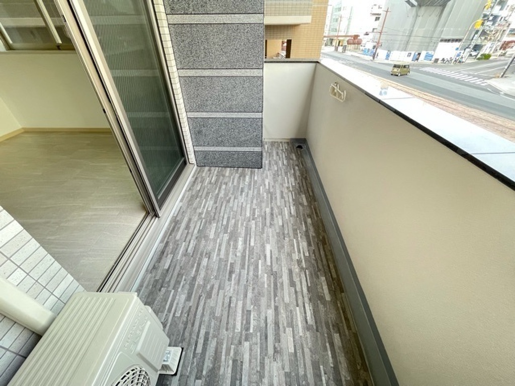 (13/27) バルコニー