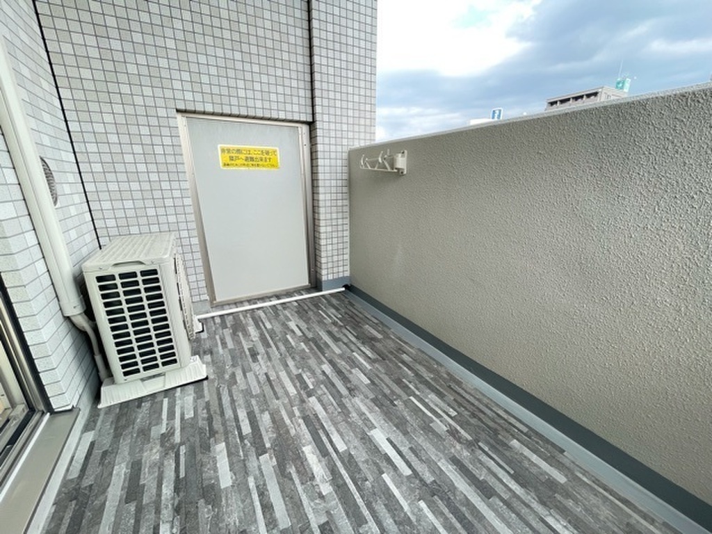 (13/28) バルコニー