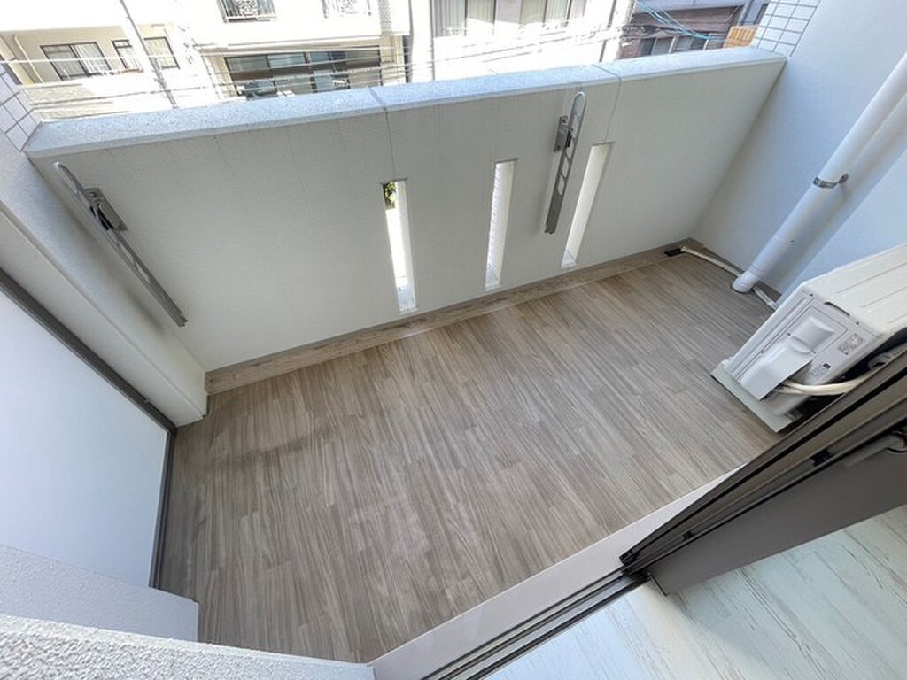 (13/21) バルコニー