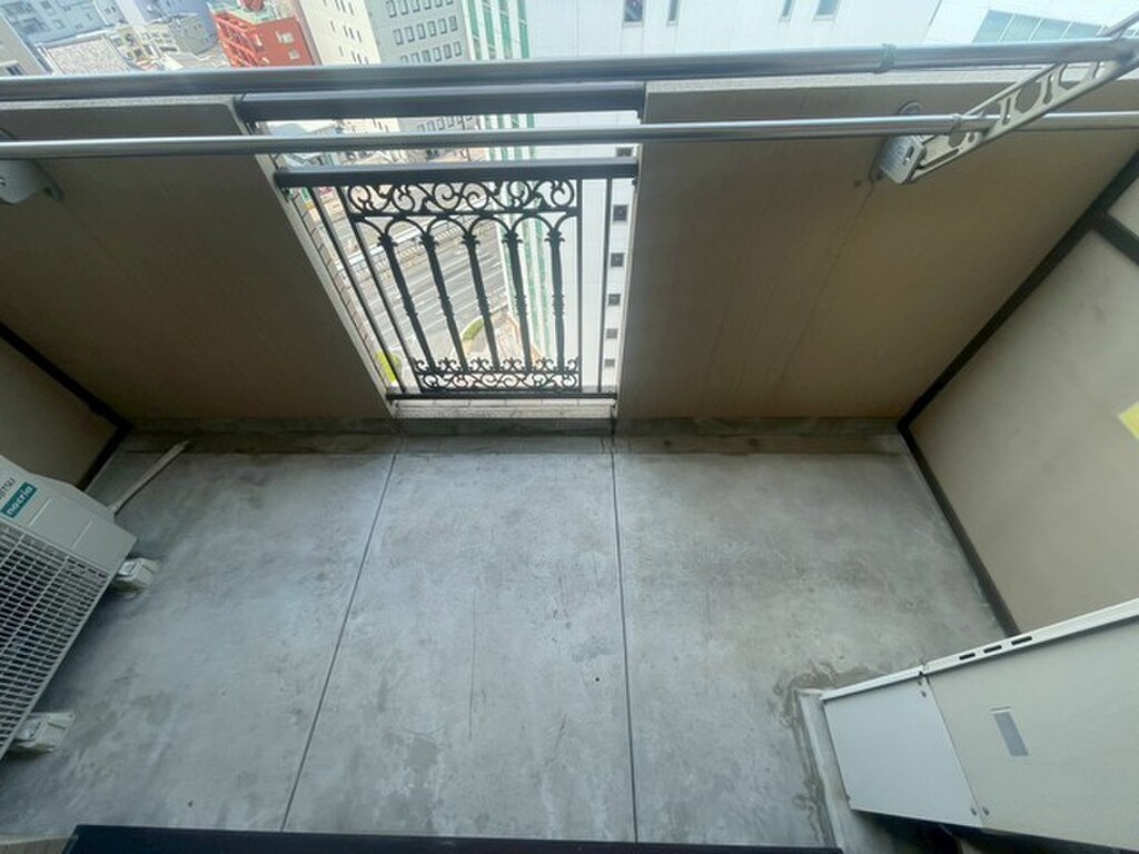 (13/19) バルコニー