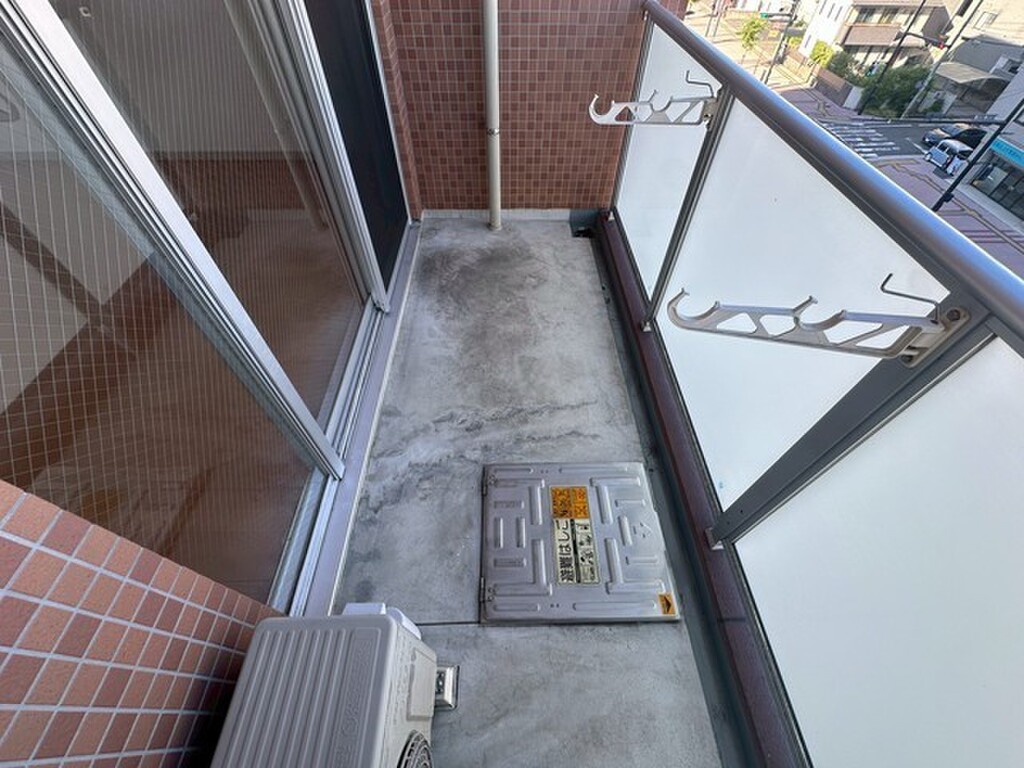 (13/25) バルコニー