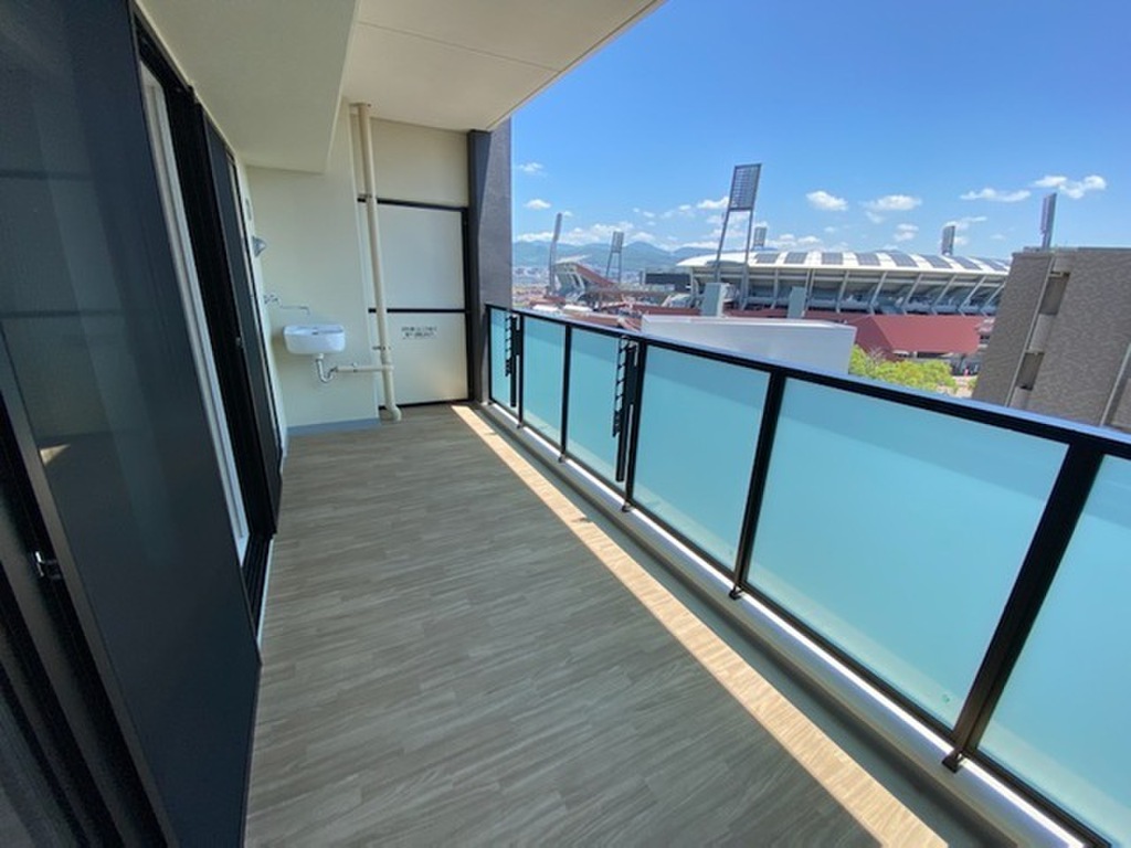 (13/28) バルコニー