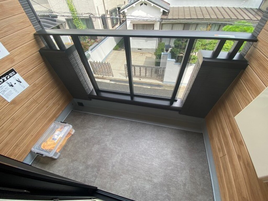 (13/23) バルコニー