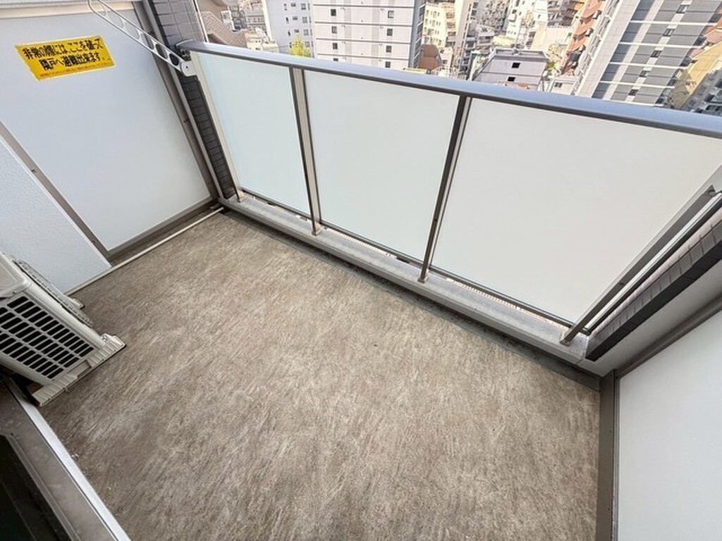 (14/20) バルコニー