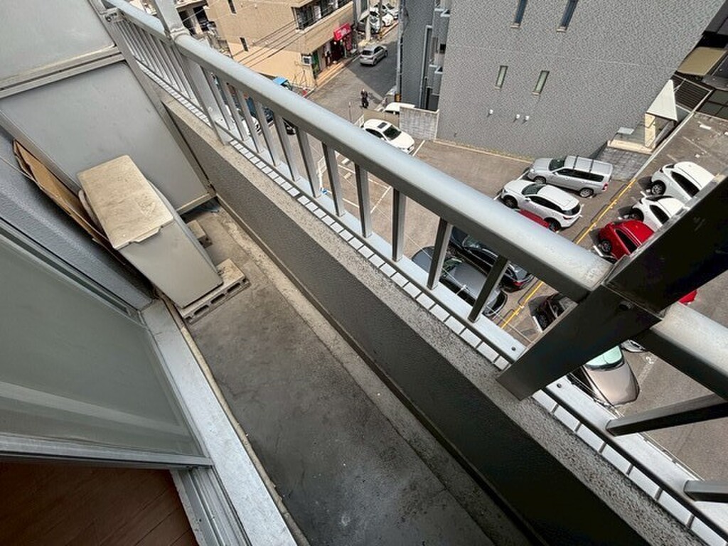 (13/21) バルコニー