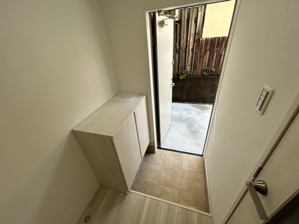 (10/25) 玄関 (10/25) 玄関