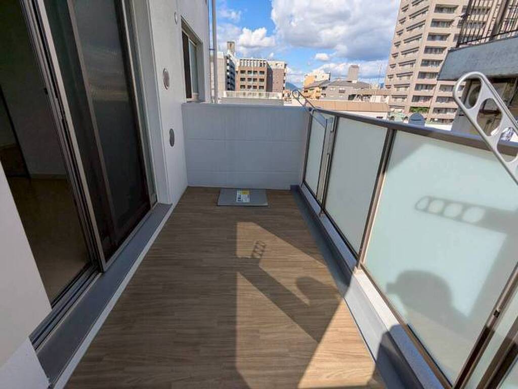 (13/24) バルコニー