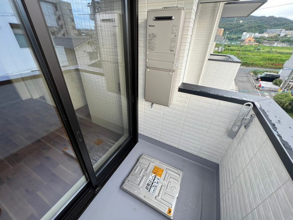 (13/32) バルコニー