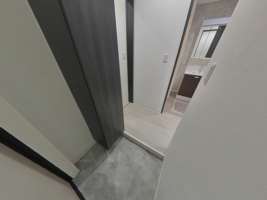 (8/24) 玄関 (8/24) 玄関