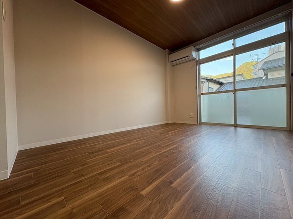 (2/18) 居室・リビング (2/18) 居室・リビング