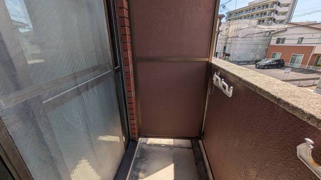 (13/21) バルコニー