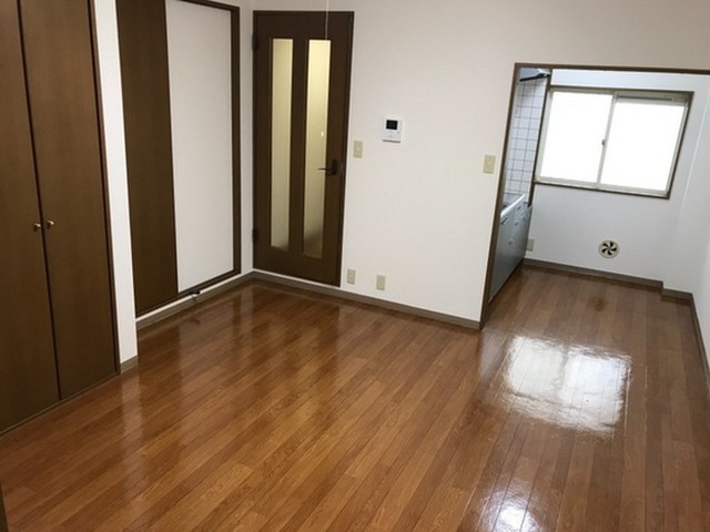 ロイヤルタムラバラ館