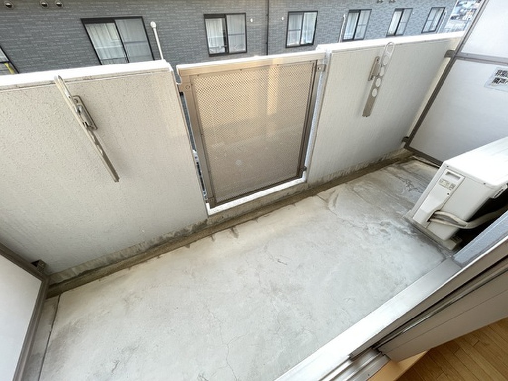 (13/24) バルコニー (13/24) バルコニー