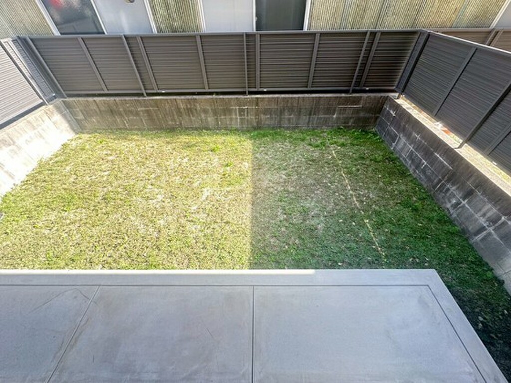 (13/24) バルコニー