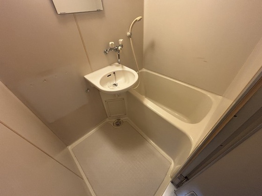 (13/23) バス (13/23) バス