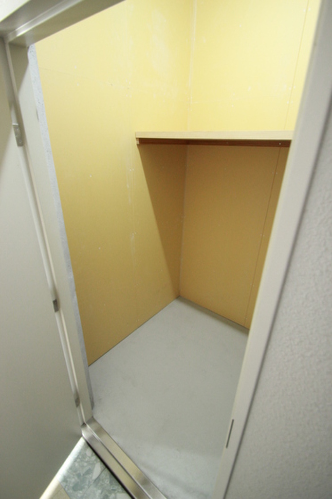 (14/28) 大容量トランクルーム(鍵付き) (14/28) 大容量トランクルーム(鍵付き)