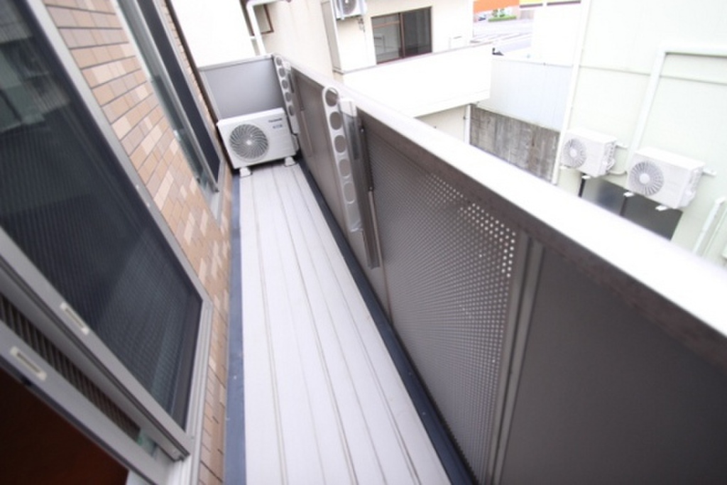 (13/20) バルコニー (13/20) バルコニー