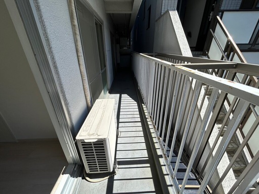 (13/20) バルコニー