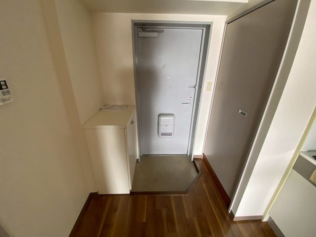 (8/25) 玄関 (8/25) 玄関