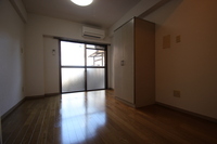 ※写真は別号室です