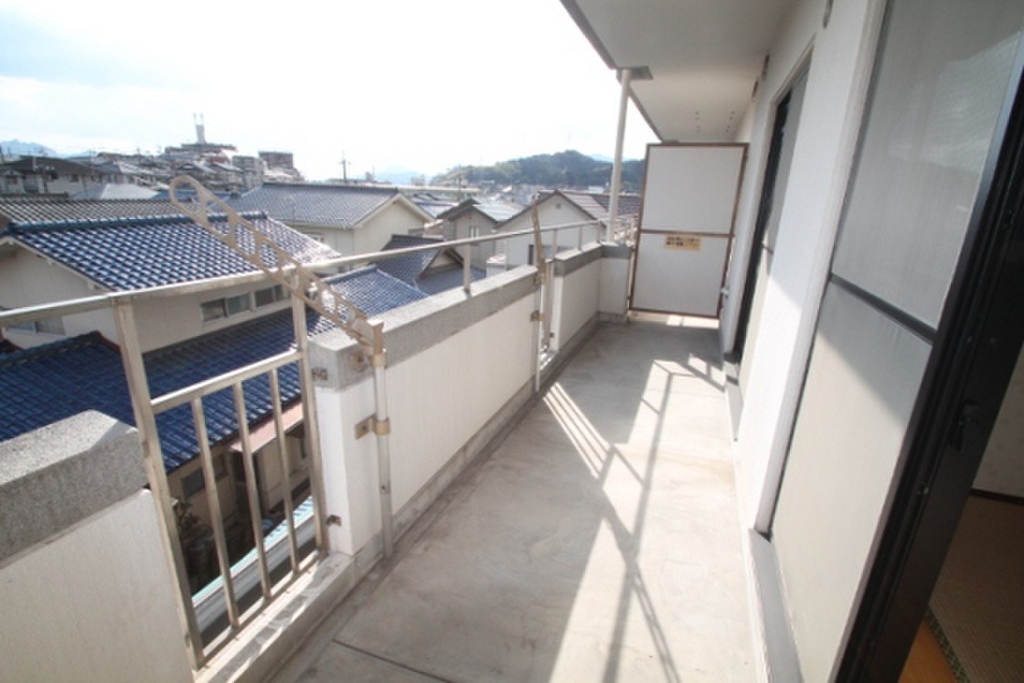 (13/20) バルコニー