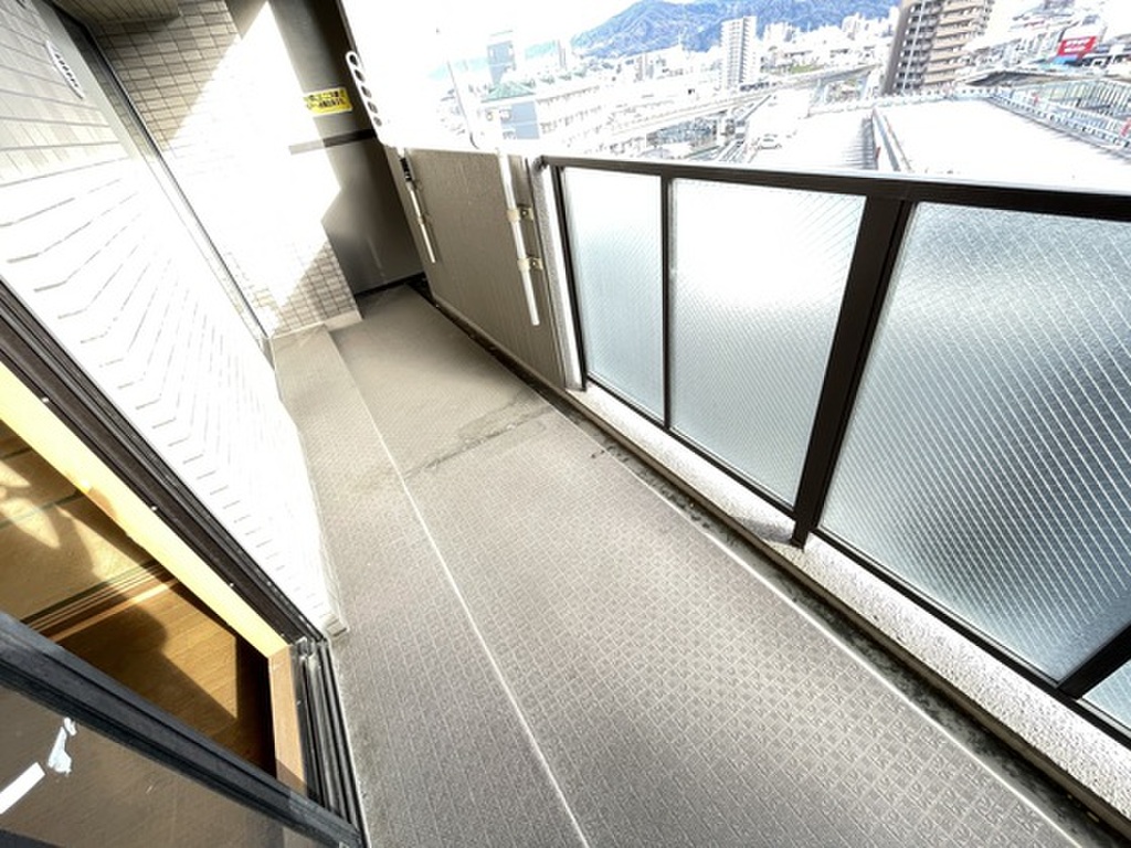 (2/25) バルコニー (2/25) バルコニー