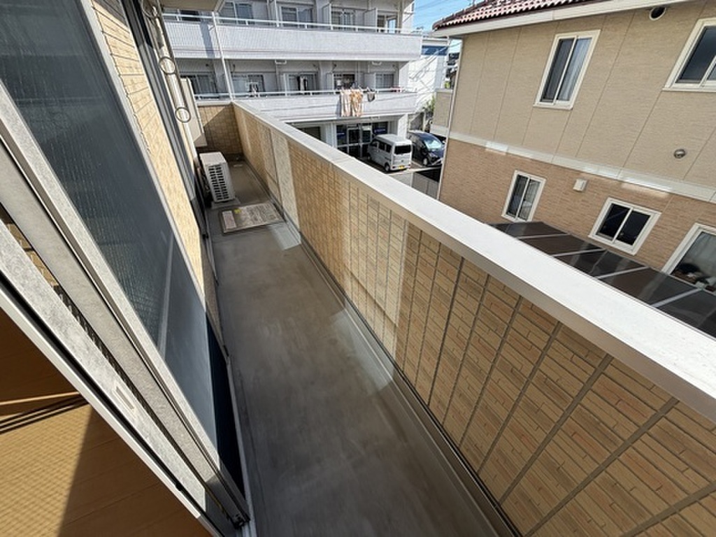 (13/23) バルコニー