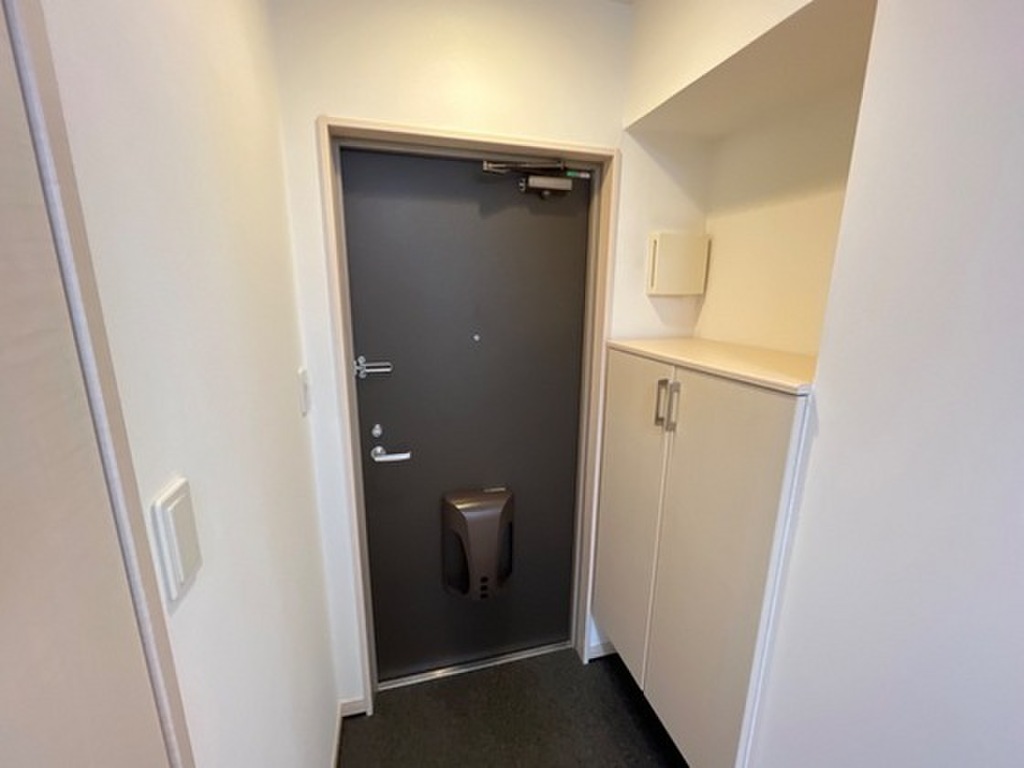 (8/20) 玄関 (8/20) 玄関