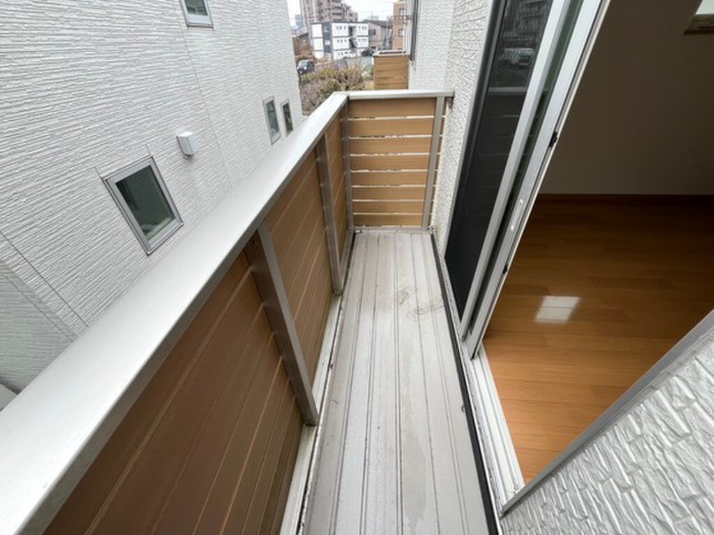 (13/22) バルコニー (13/22) バルコニー