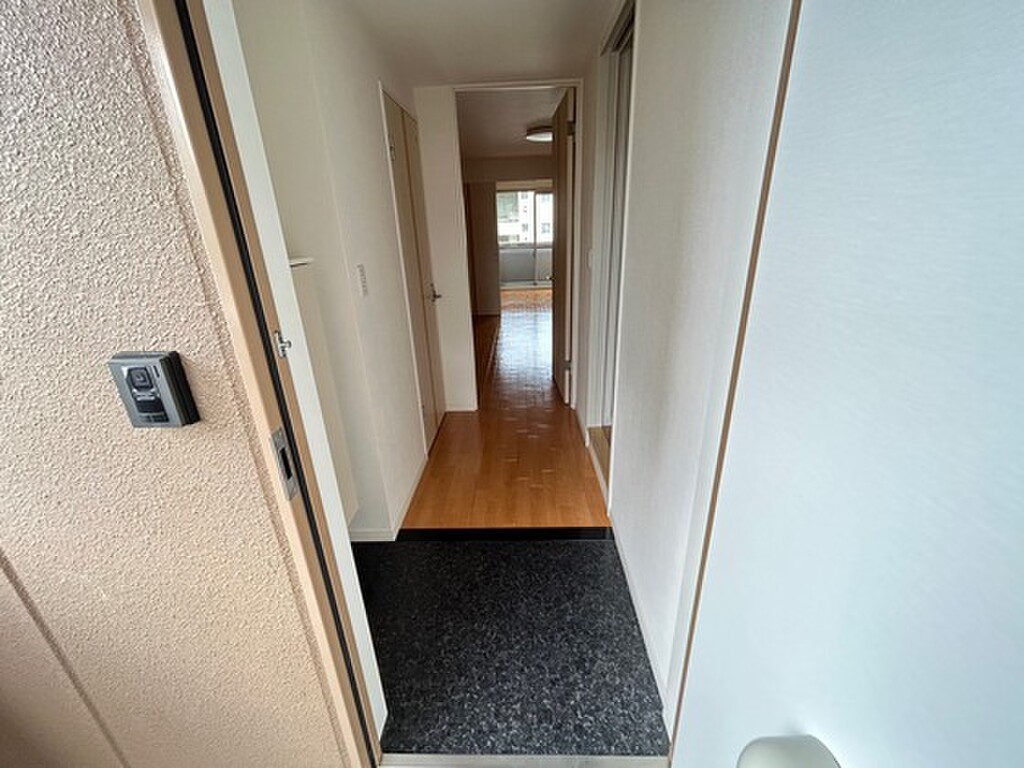 (8/21) 玄関 (8/21) 玄関