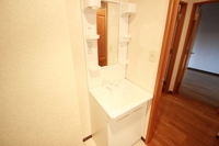 他部屋の写真を使用しております。