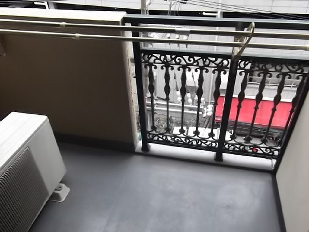 (10/20) バルコニー (10/20) バルコニー