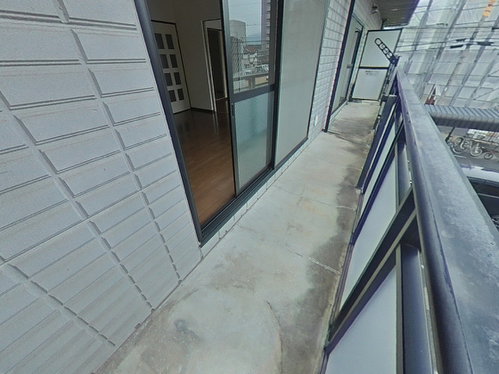 (11/22) バルコニー