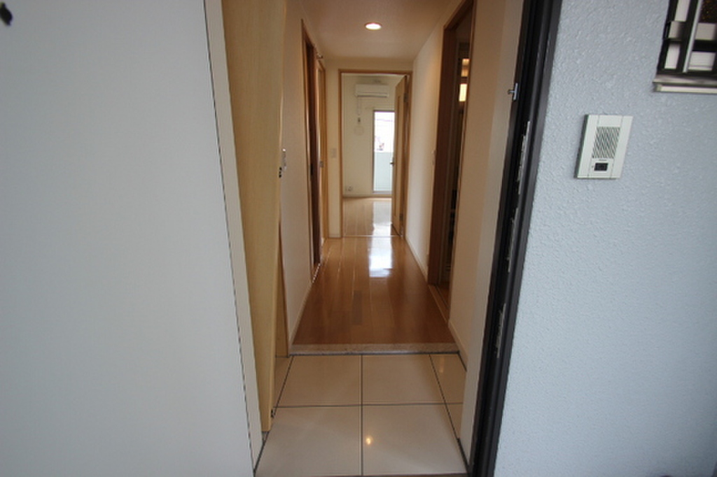 (8/25) 玄関 (8/25) 玄関