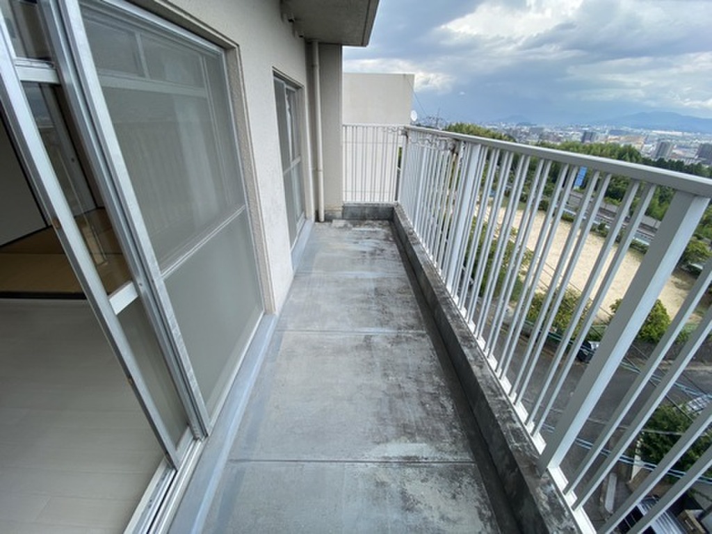 (13/28) バルコニー (13/28) バルコニー