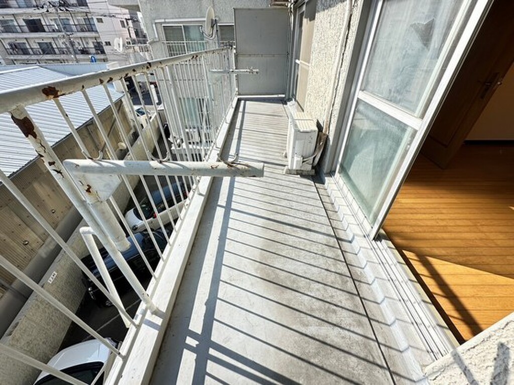 (13/24) バルコニー