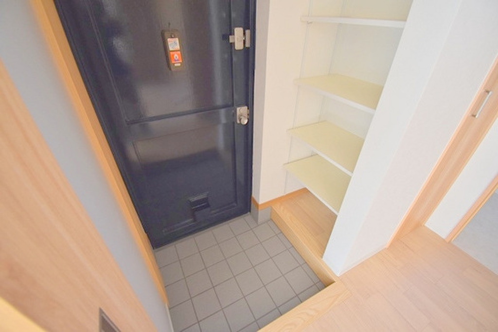 (8/20) 玄関 (8/20) 玄関