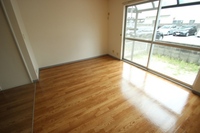 他部屋の写真を使用しております。