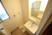 他部屋の写真を使用しております。