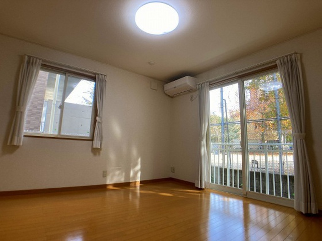 (2/18) 居室・リビング (2/18) 居室・リビング