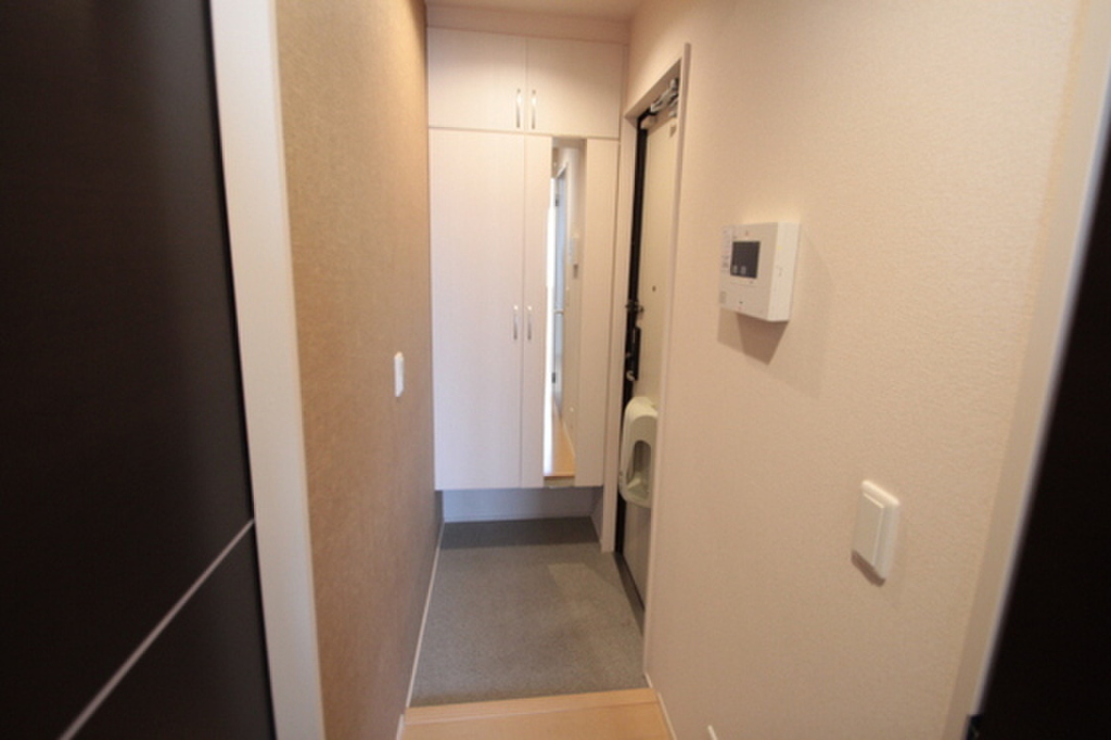 (8/28) 玄関 (8/28) 玄関