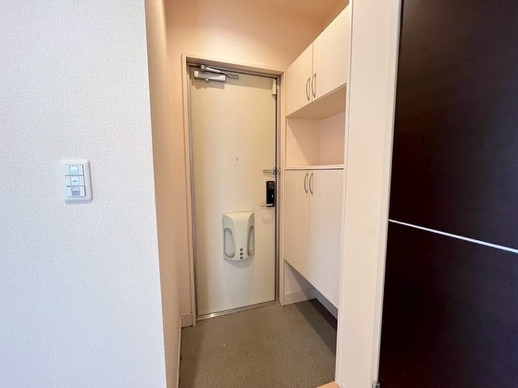 (9/28) 玄関 (9/28) 玄関