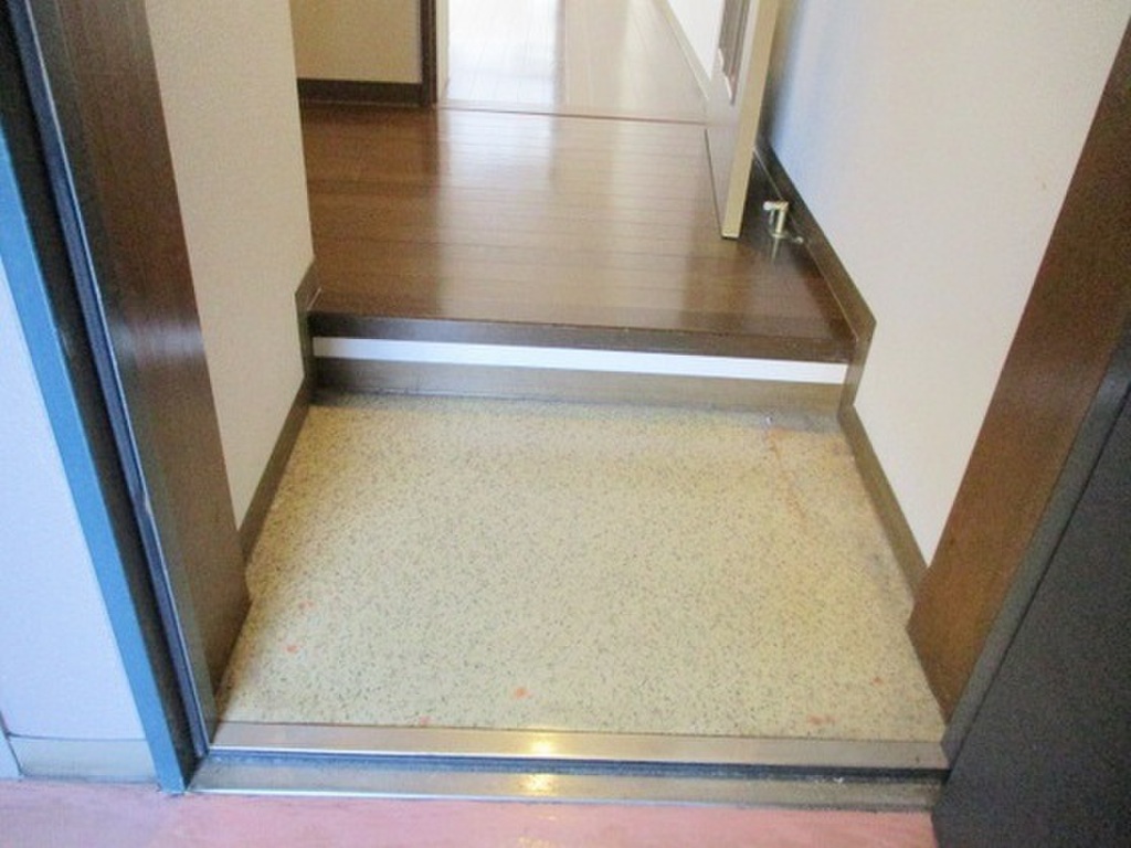 (8/20) 玄関 (8/20) 玄関