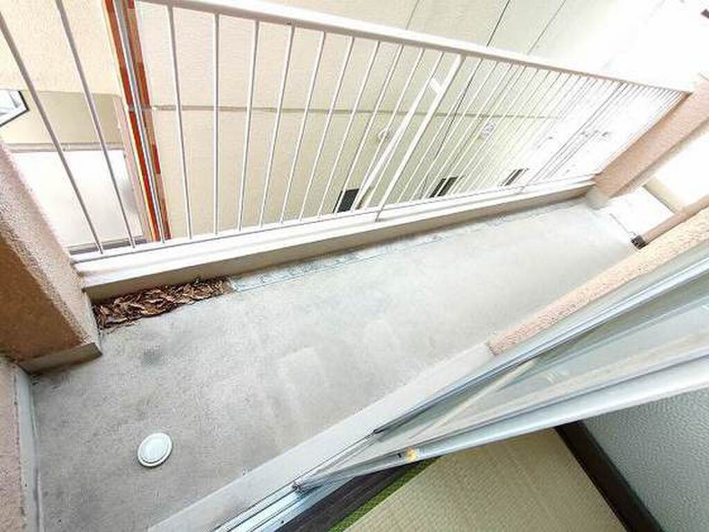 (13/23) バルコニー