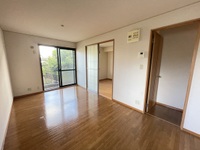 反転タイプの別号室の室内写真となります。