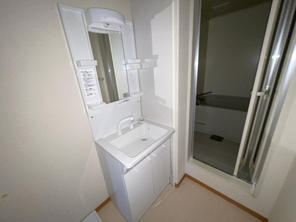 (6/24) 反転タイプの別号室の室内写真となります。