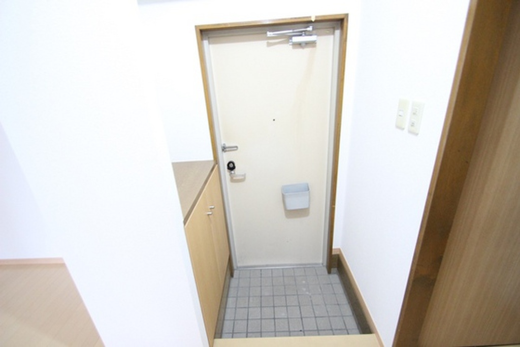 (8/18) 玄関 (8/18) 玄関